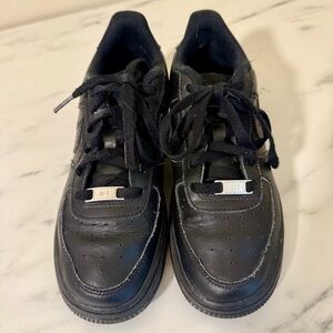 Nike Air Force 1 Low Triple Black Sneakers (Youth 6Y / Women’s 7.5)